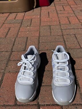 Jordan Men's Sneakers in Light Gray and White